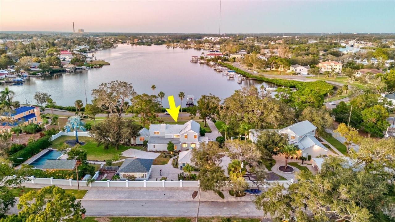 518 Riverside Drive, Tarpon Springs, FL 34689 Photo