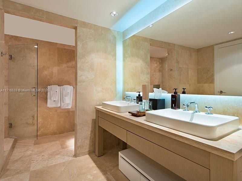 102 24th St, Unit 1540, Miami Beach, FL 33139 Photo