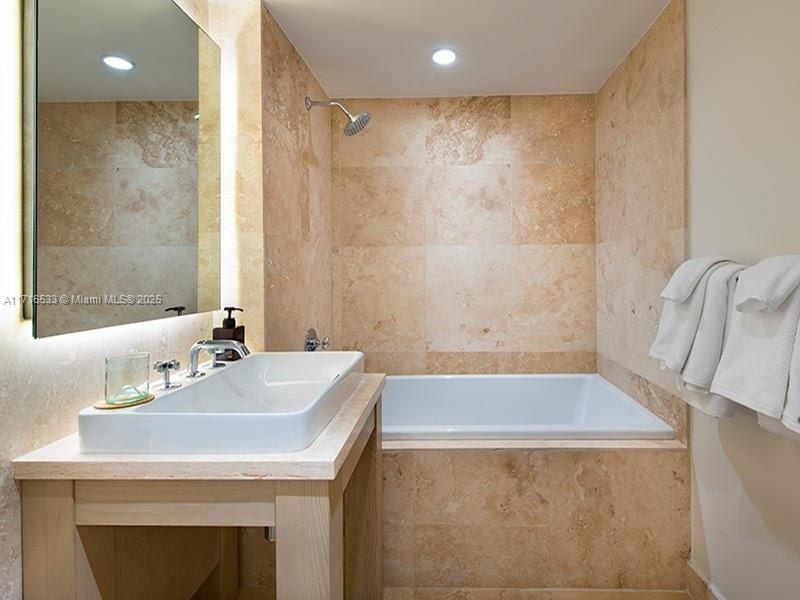 102 24th St, Unit 1540, Miami Beach, FL 33139 Photo