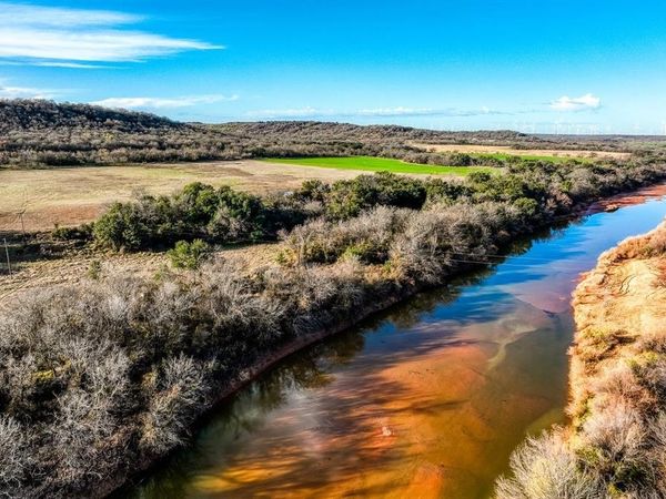 515 Reeves Road, Graham, TX 76450