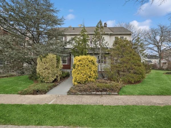 32 Harvard Avenue, Hewlett, NY 11557