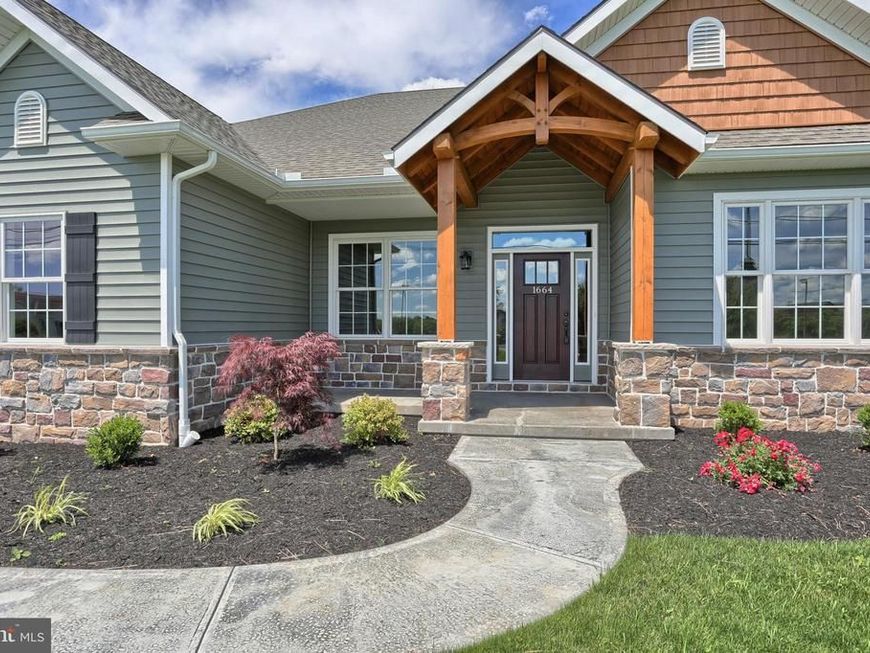 022 Rolling Meadow Rd, Lebanon, PA 17046 Main Photo