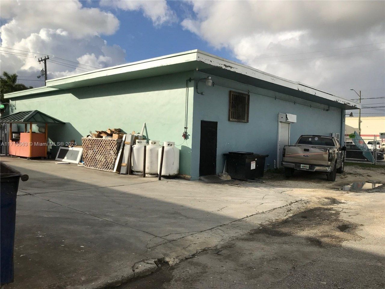 1628 NW 28th St, Miami, FL 33142 Photo