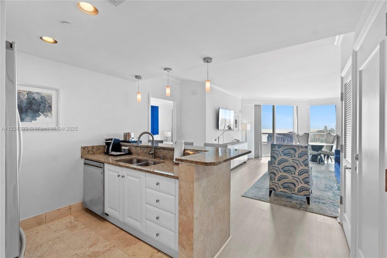 4401 Collins Av, Unit 2906/2908, Miami Beach, FL 33140 Photo