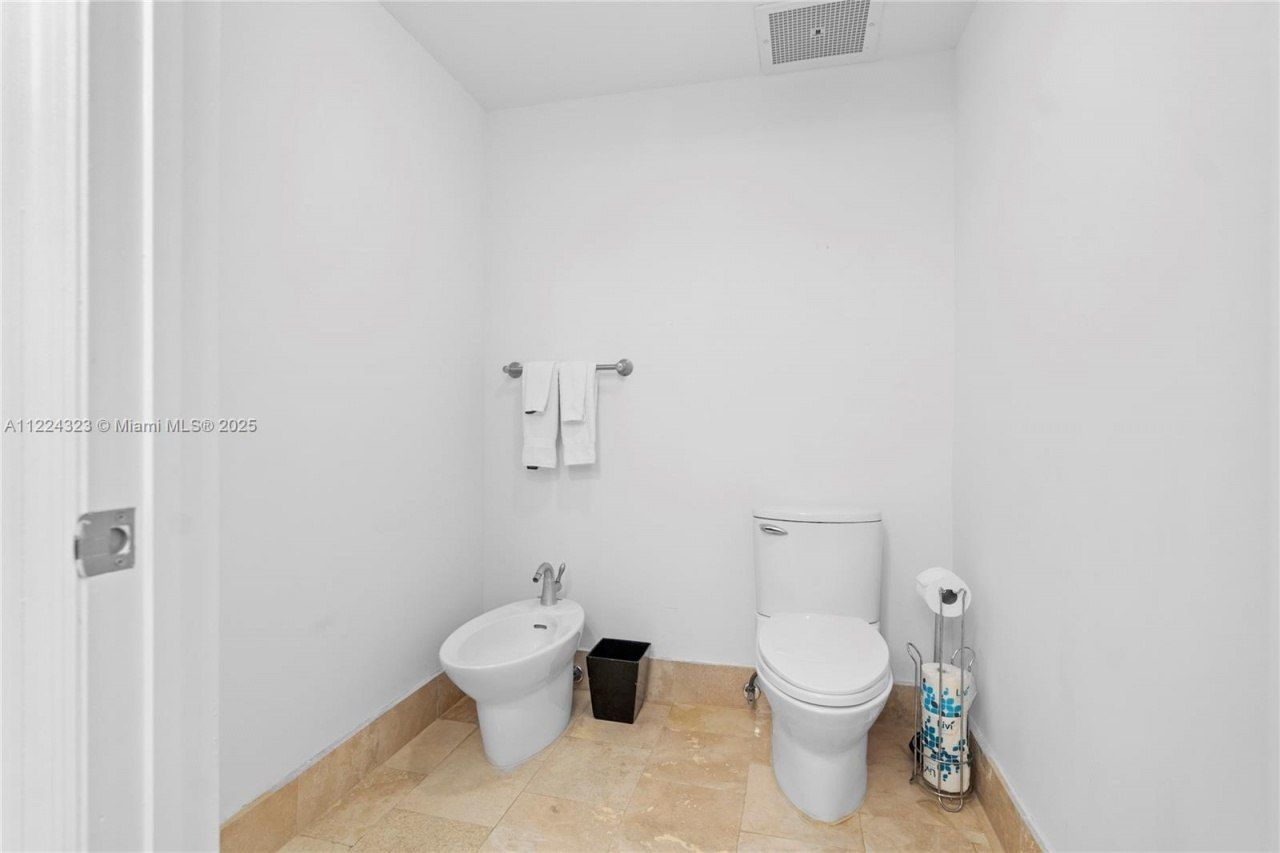 4401 Collins Av, Unit 2906/2908, Miami Beach, FL 33140 Photo