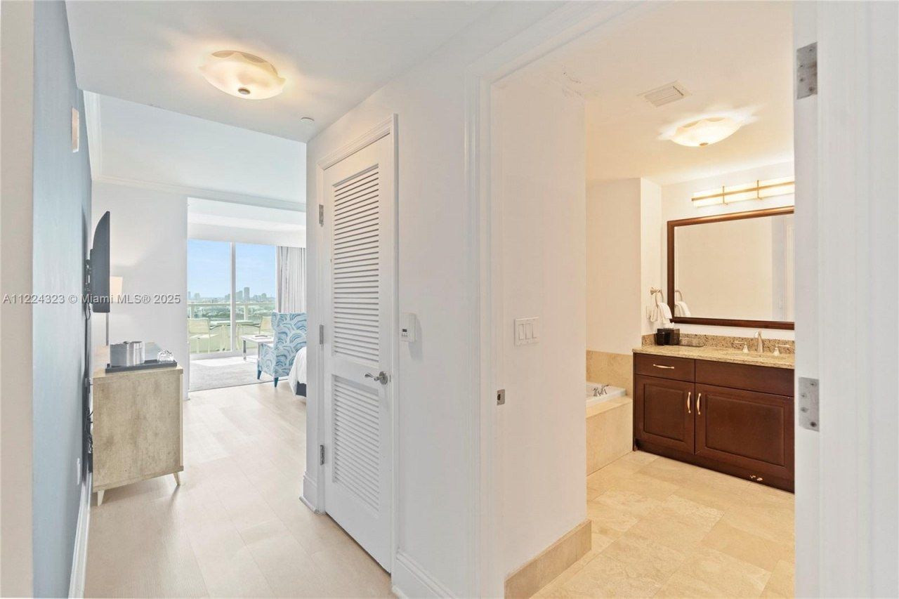 4401 Collins Av, Unit 2906/2908, Miami Beach, FL 33140 Photo