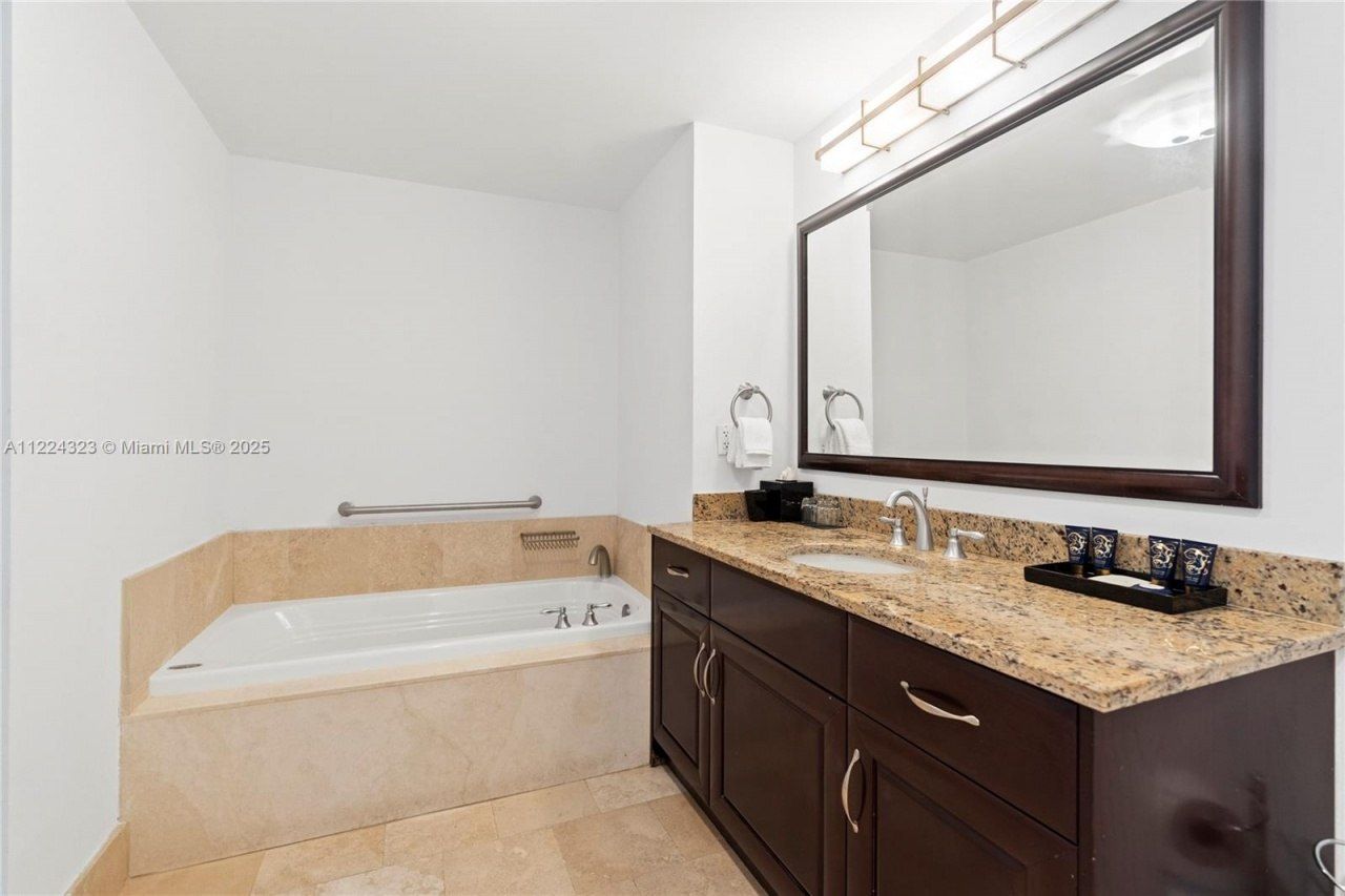 4401 Collins Av, Unit 2906/2908, Miami Beach, FL 33140 Photo