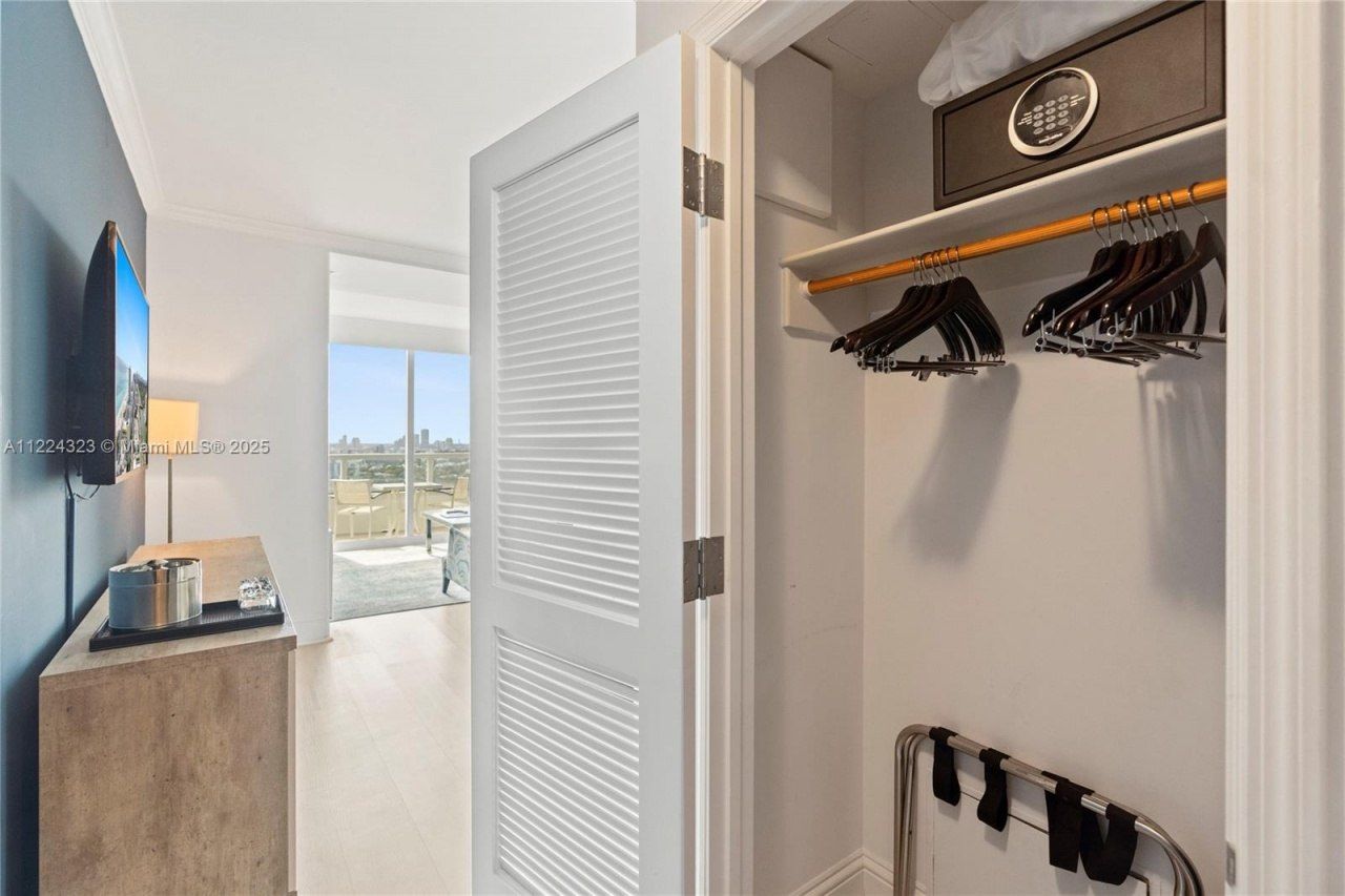 4401 Collins Av, Unit 2906/2908, Miami Beach, FL 33140 Photo