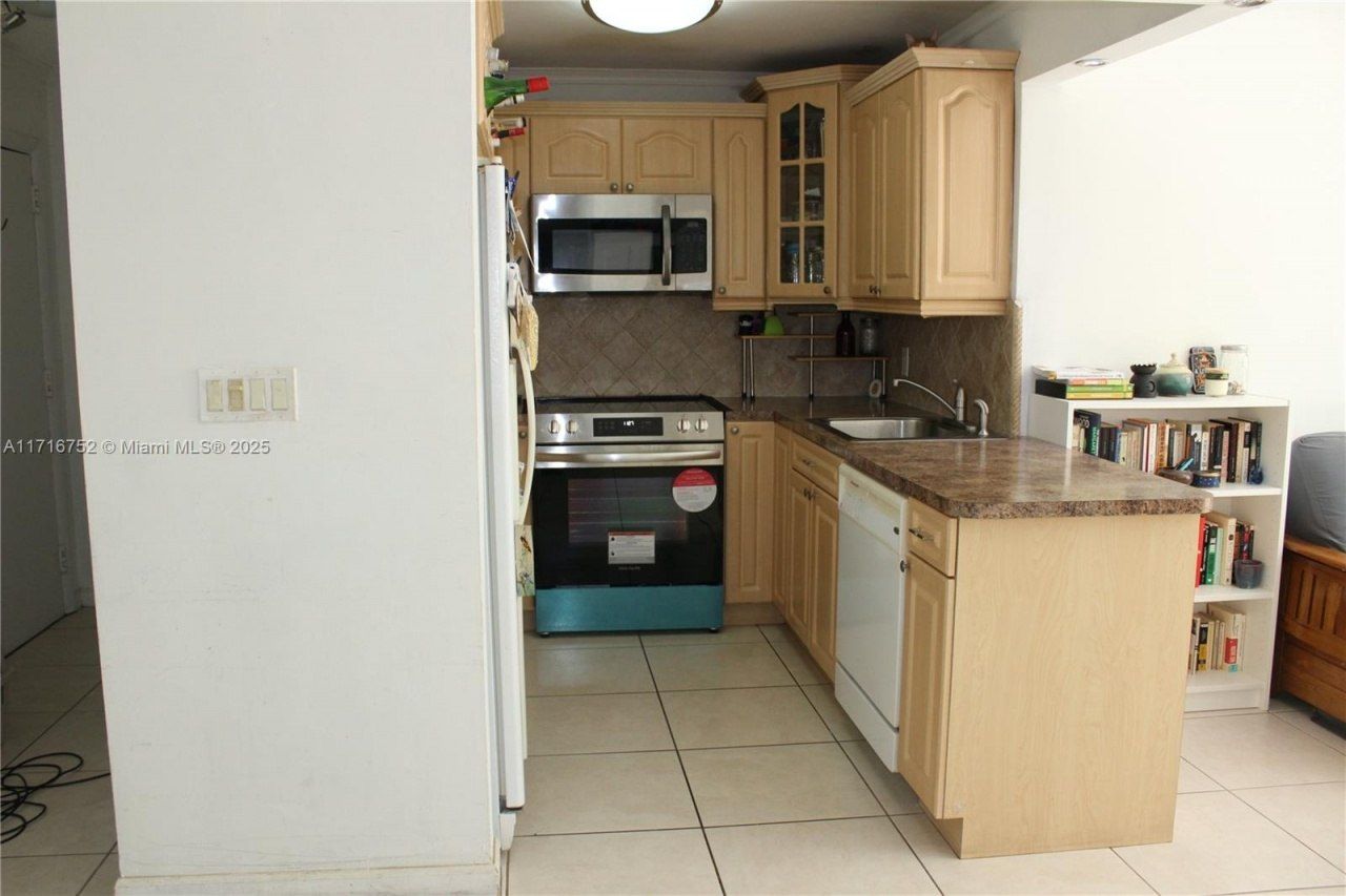1230 NE 139th St, Unit 304, North Miami, FL 33161 Photo