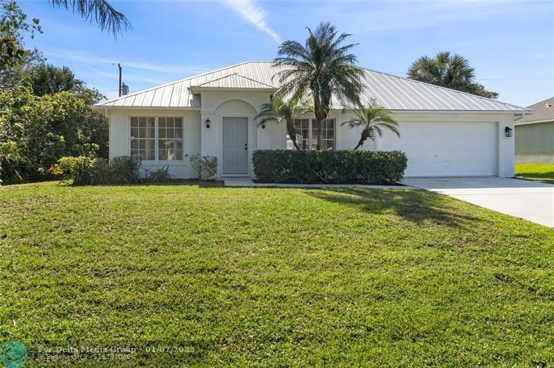 1055 18th St, Vero Beach, FL 32962 Main Photo