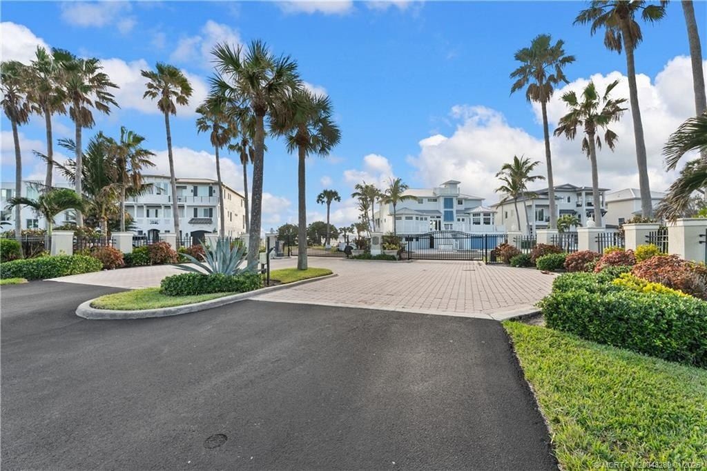 7671 Pelican Pointe Drive, Jensen Beach, FL 34957 Photo