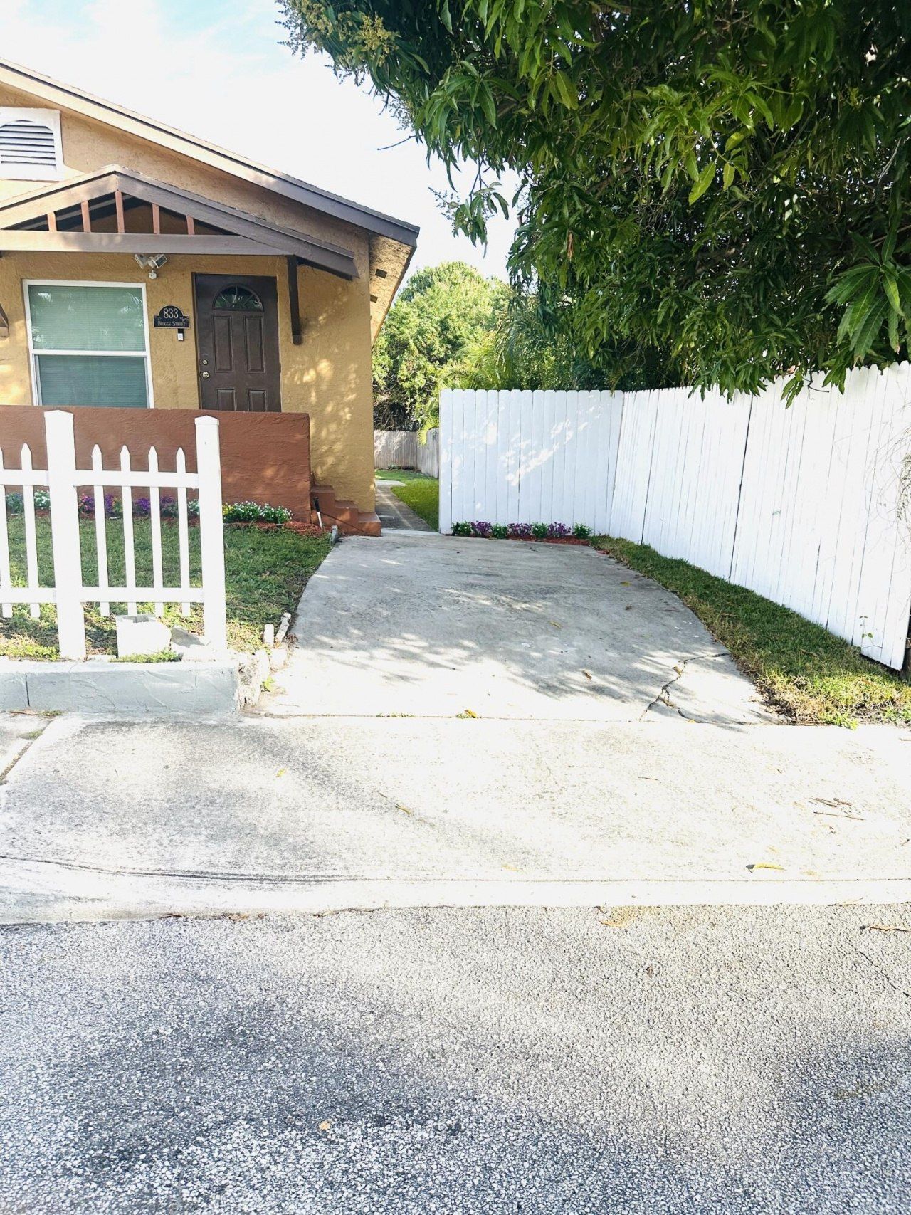 833 Briggs Street Street, West Palm Beach, FL 33405 Photo