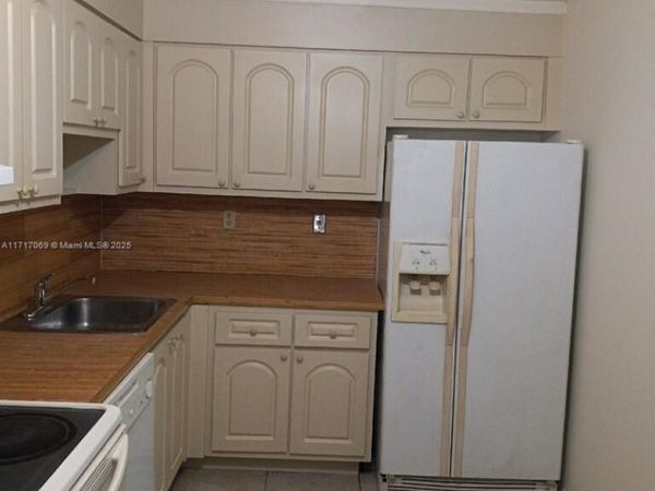8267 SW 128th St, Unit 105, Pinecrest, FL 33156