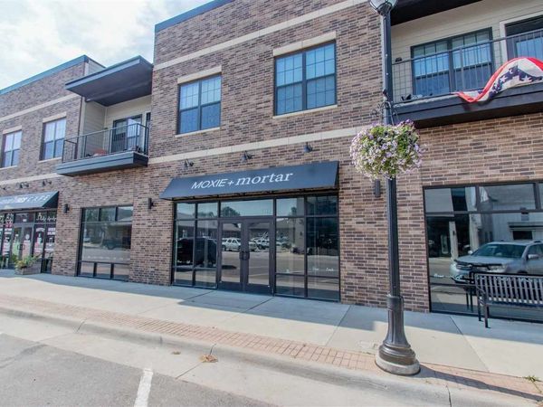 121 W Main St, Unit 102 &, Solon, IA 52333