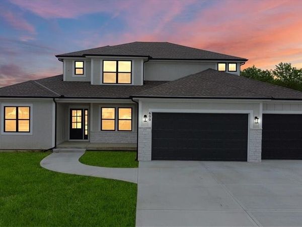 502 Blackhawke Drive, Smithville, MO 64089