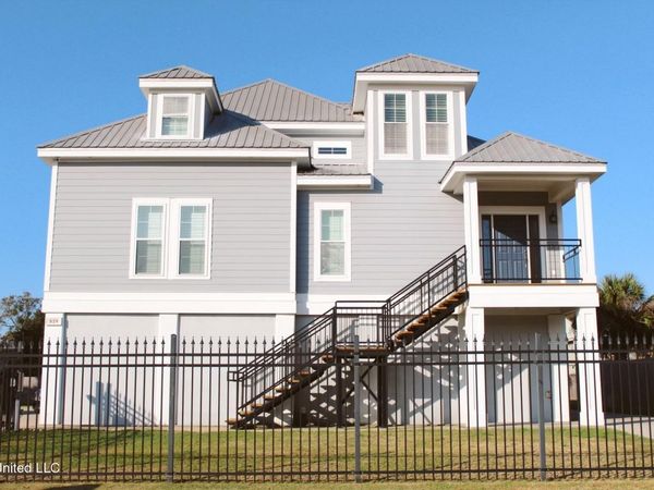 819 Country Club Drive, Pascagoula, MS 39567