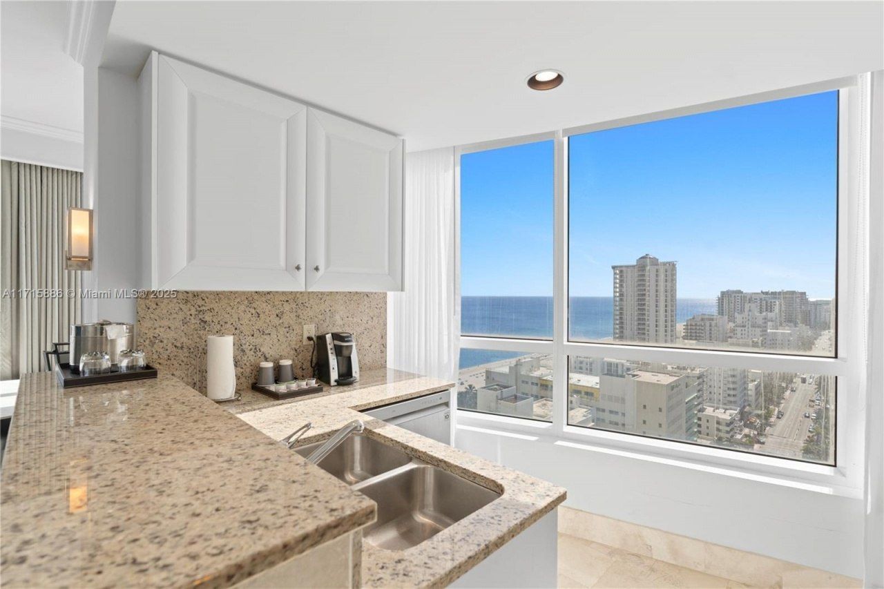 4401 Collins Ave, Unit 2104, Miami Beach, FL 33140 Photo