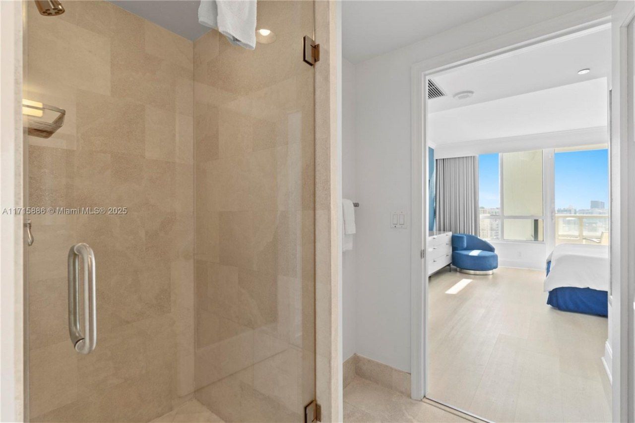 4401 Collins Ave, Unit 2104, Miami Beach, FL 33140 Photo
