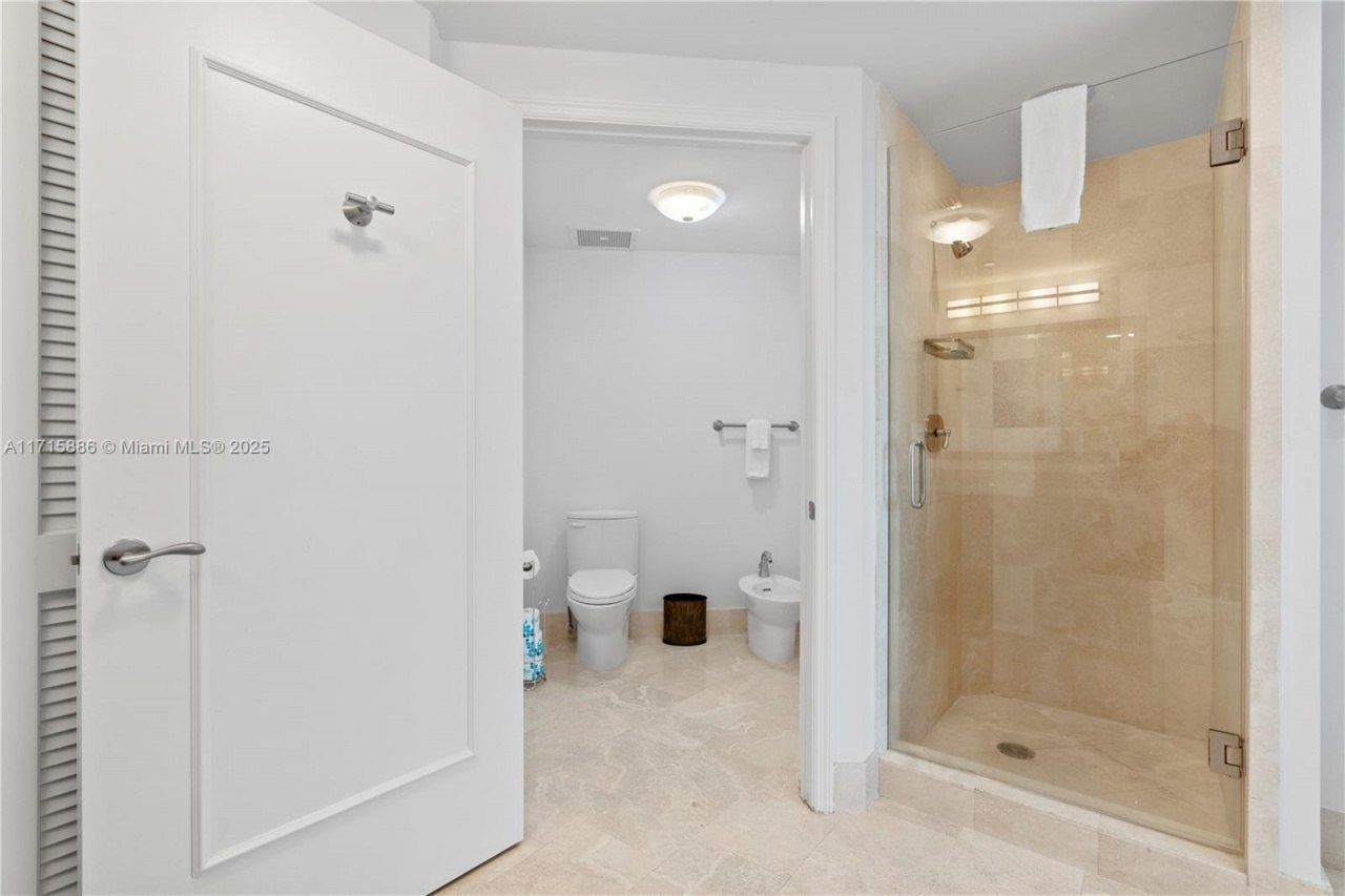 4401 Collins Ave, Unit 2104, Miami Beach, FL 33140 Photo