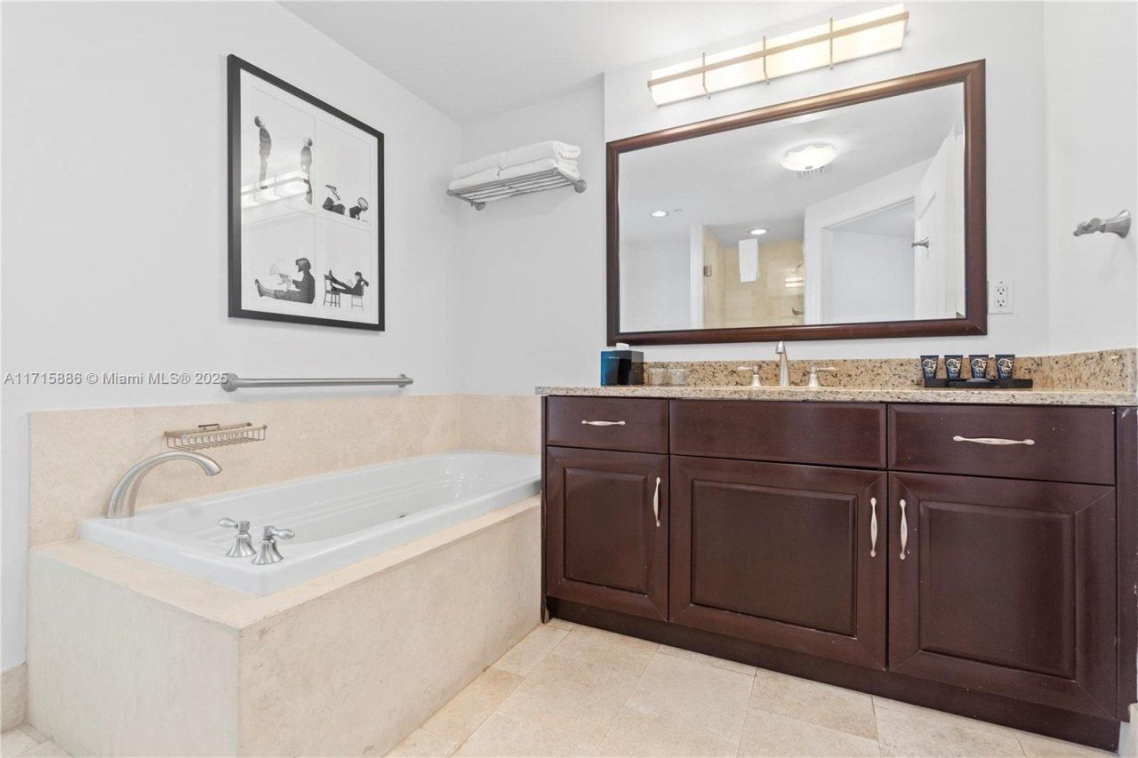 4401 Collins Ave, Unit 2104, Miami Beach, FL 33140 Photo