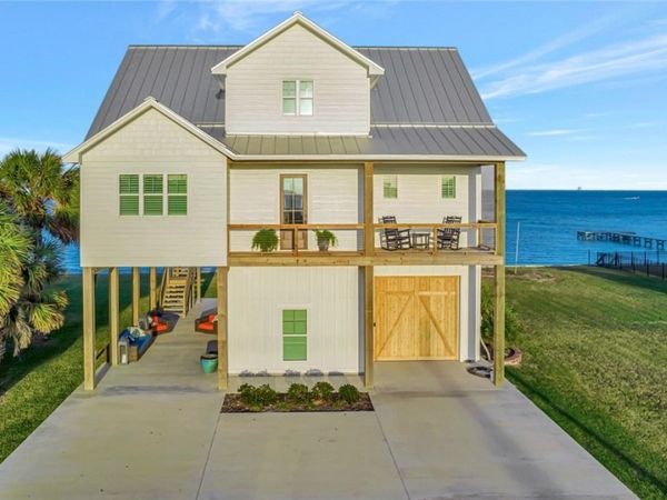 902 N Washington Street, Port O'Connor, TX 77982