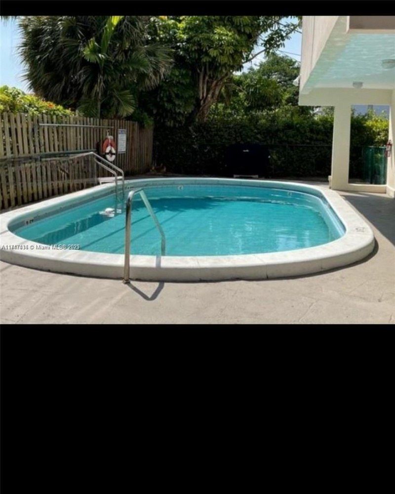 1020 94th St, Unit 203, Bay Harbor Islands, FL 33154 Photo