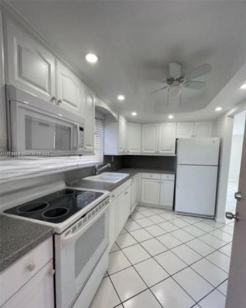 1020 94th St, Unit 203, Bay Harbor Islands, FL 33154 Photo