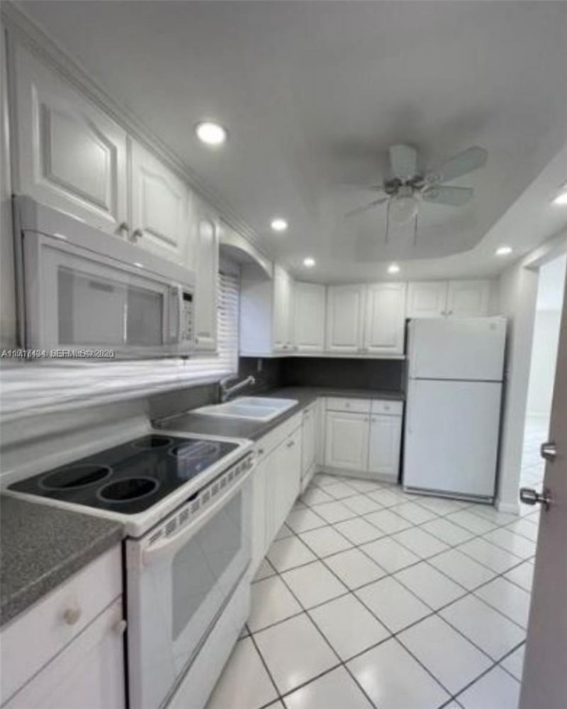 1020 94th St, Unit 203, Bay Harbor Islands, FL 33154 Photo