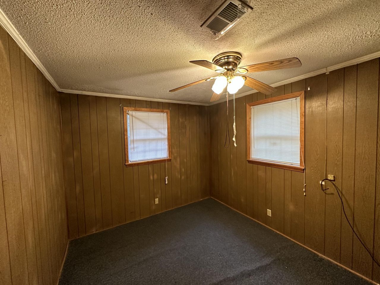 135 Golden Avenue Photo 6