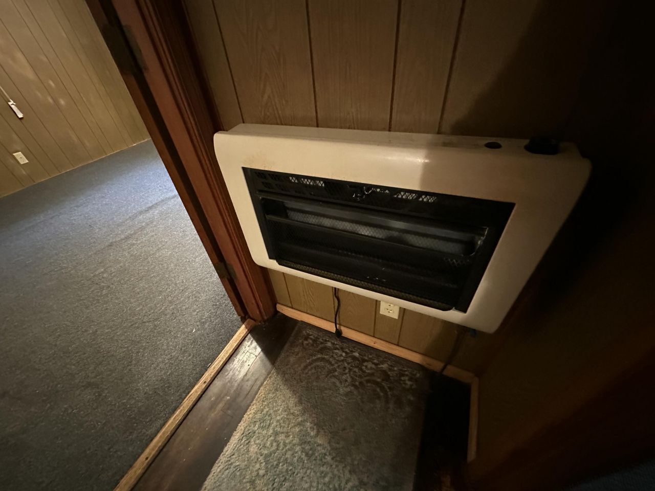 135 Golden Avenue Photo 8