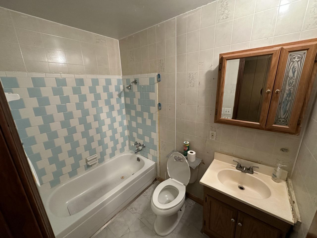 135 Golden Avenue Photo 9