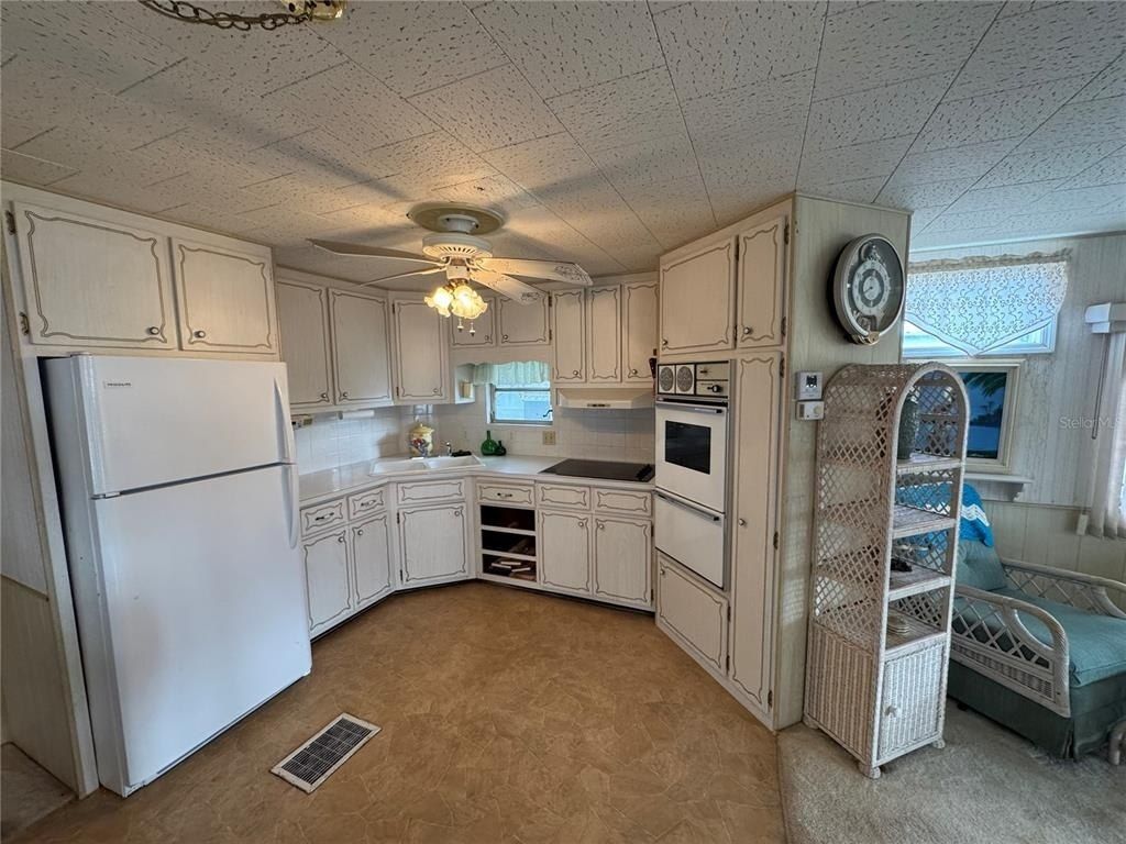 611 50th Avenue Drive W, Bradenton, FL 34207 Photo