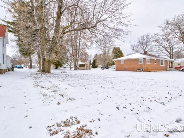 4017 North Shore Drive, Menominee, MI 49858