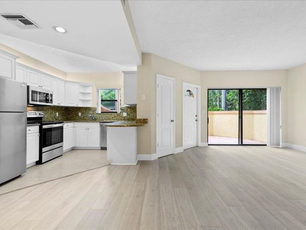 41 Uno Lago Drive, Juno Beach, FL 33408