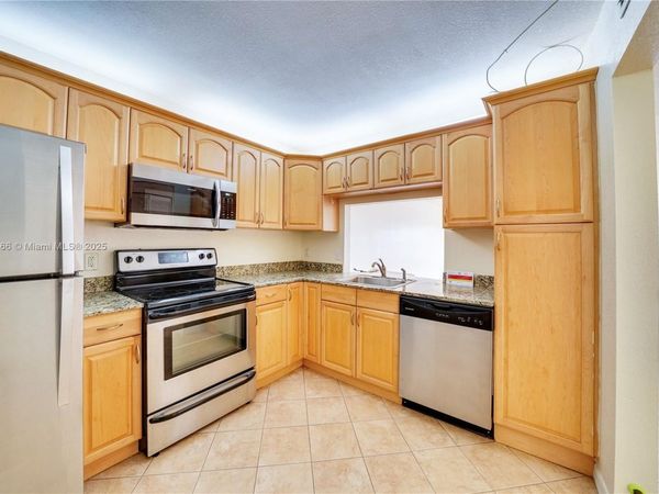 3905 N Nob Hill Rd, Unit 106, Sunrise, FL 33351