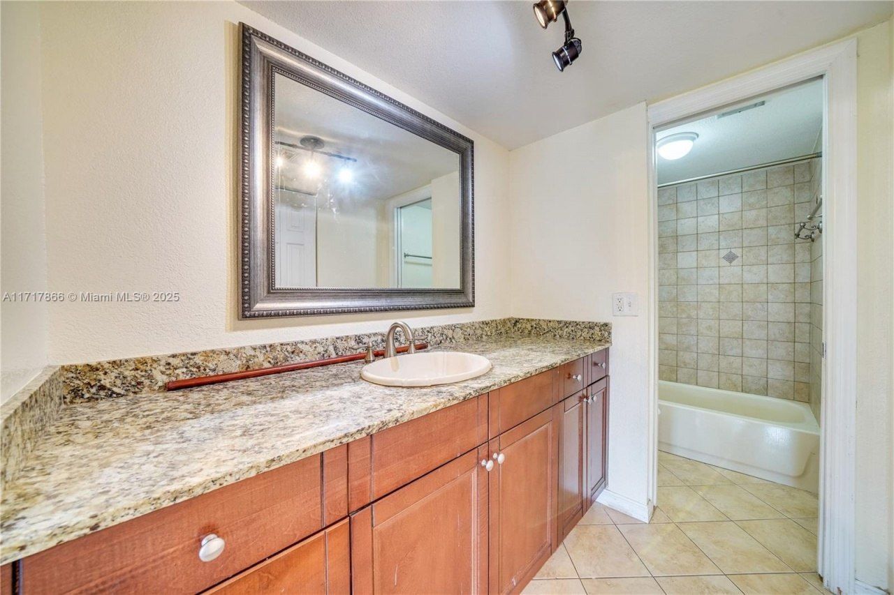 3905 N Nob Hill Rd, Unit 106, Sunrise, FL 33351 Photo