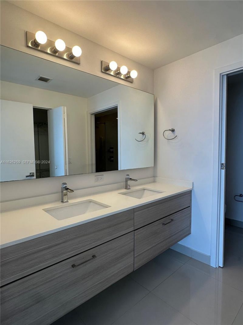 600 NE 27th St, Unit 2302, Miami, FL 33137 Photo