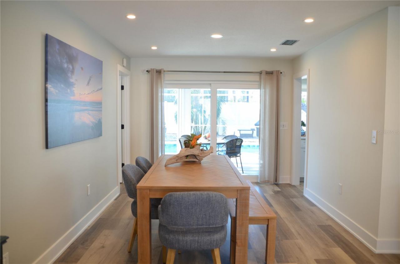 726 Birdsong Lane, Sarasota, FL 34242 Photo