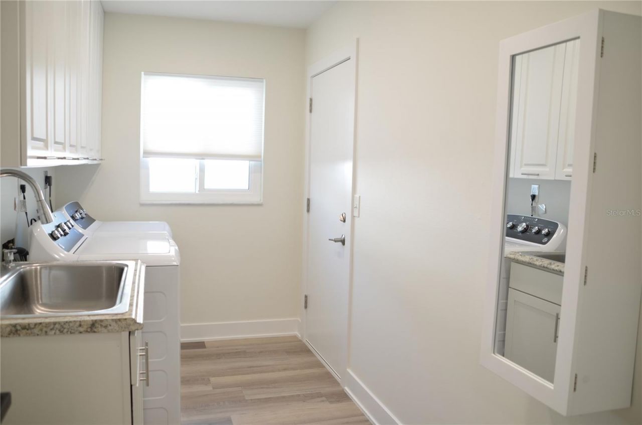 726 Birdsong Lane, Sarasota, FL 34242 Photo