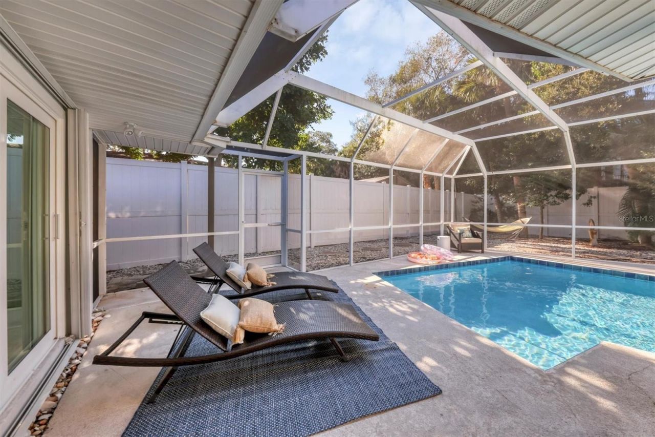 726 Birdsong Lane, Sarasota, FL 34242 Photo