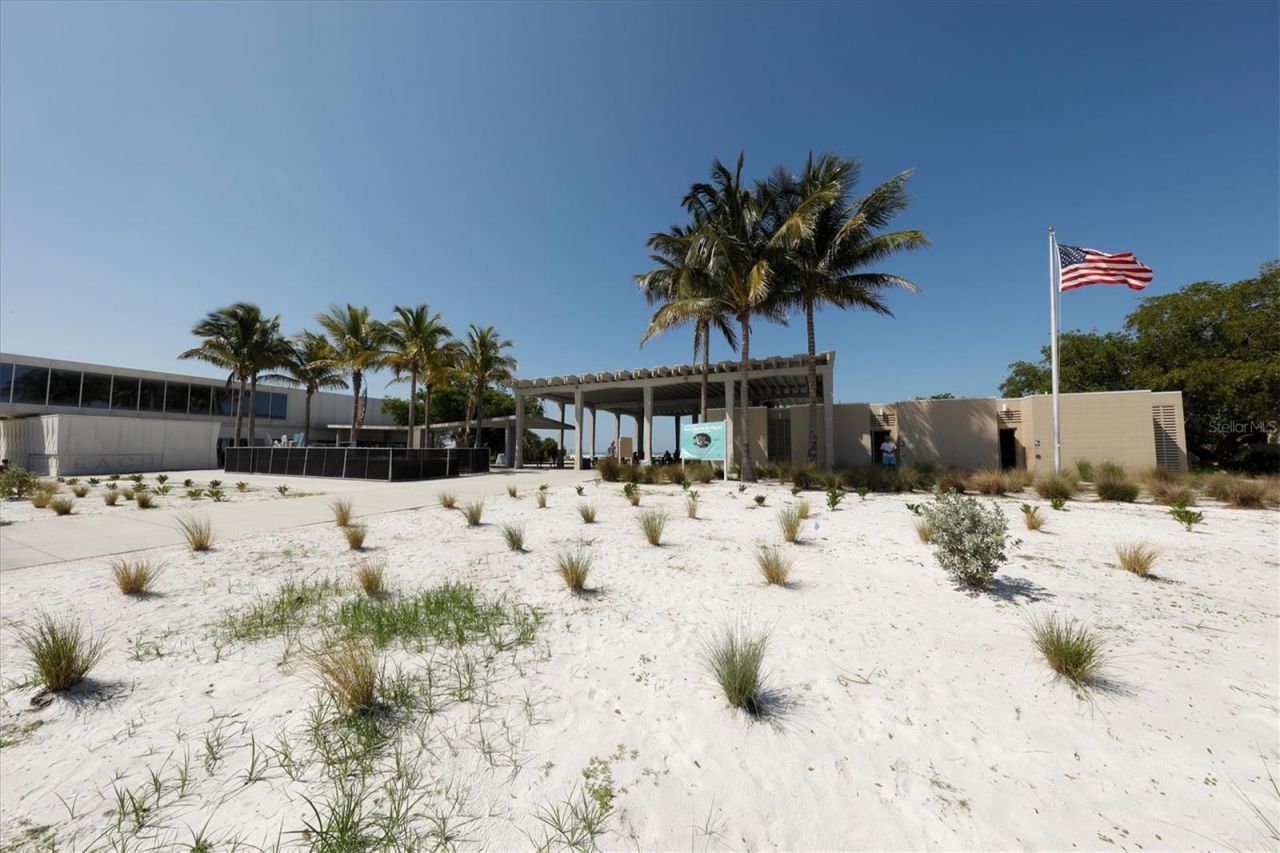 726 Birdsong Lane, Sarasota, FL 34242 Photo