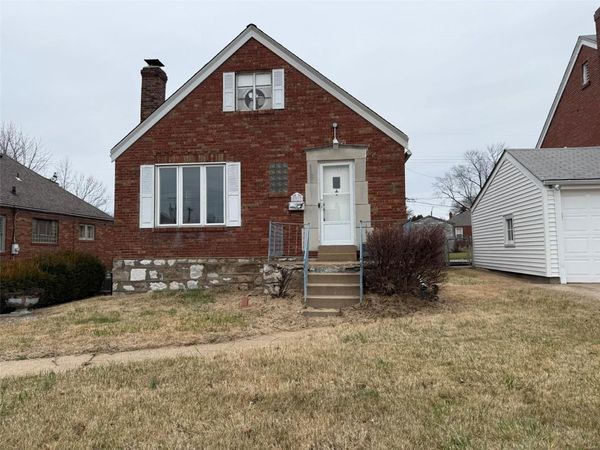 8917 Lucerne Court, St Louis, MO 63136