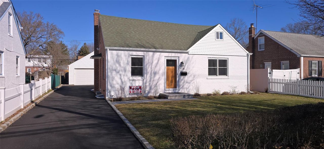 36 Woolsey Avenue, Glen Cove, NY 11542 Main Photo