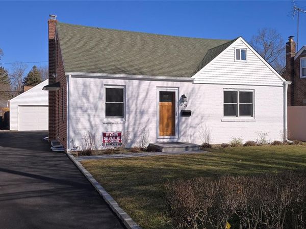 36 Woolsey Avenue, Glen Cove, NY 11542