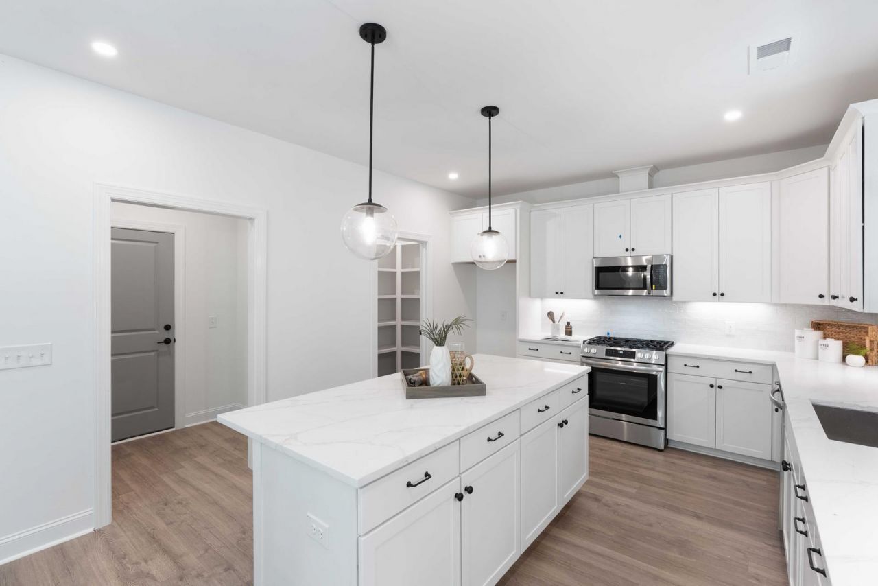 524 Hayes Park Boulevard Photo 10