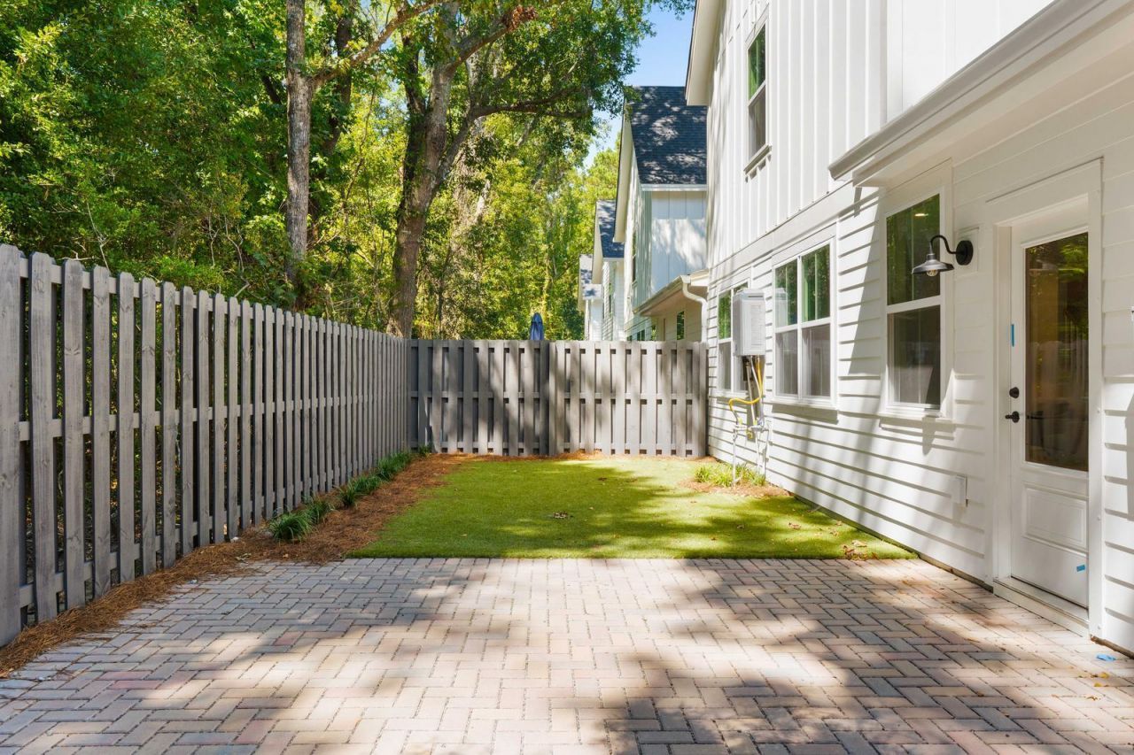 524 Hayes Park Boulevard Photo 11