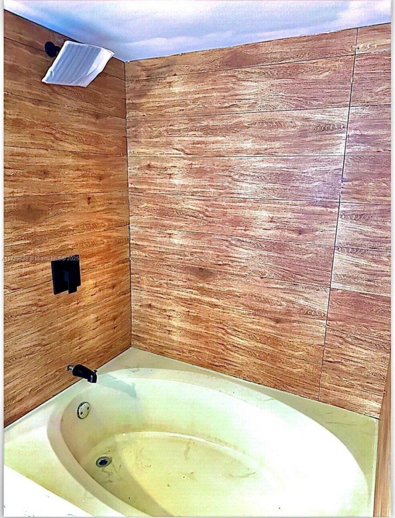 20840 San Simeon Way, Unit 305, Miami, FL 33179 Photo