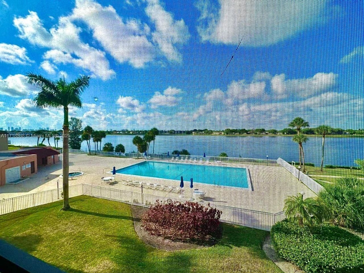 20840 San Simeon Way, Unit 305, Miami, FL 33179 Photo
