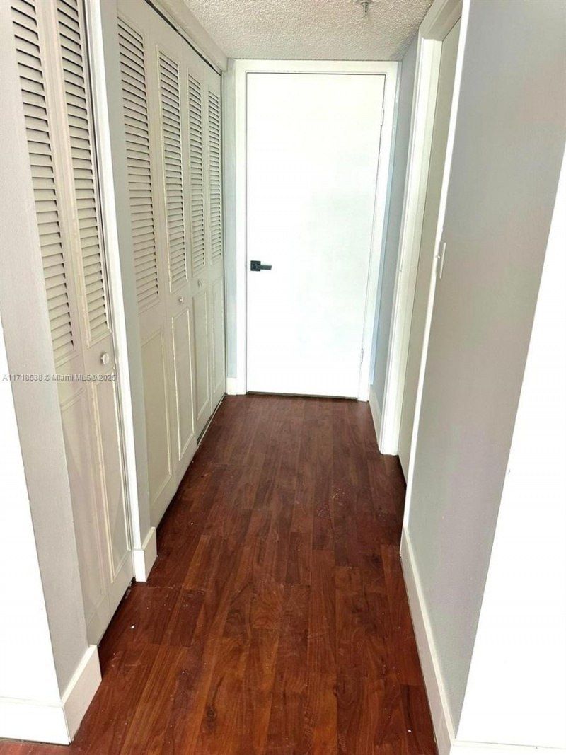 20840 San Simeon Way, Unit 305, Miami, FL 33179 Photo