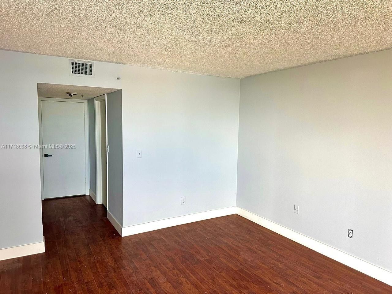 20840 San Simeon Way, Unit 305, Miami, FL 33179 Photo